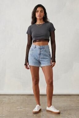 BDG High Rise Light Wash High Rise Cuffed Raw Hem Mom Shorts 32 Summer Festiival